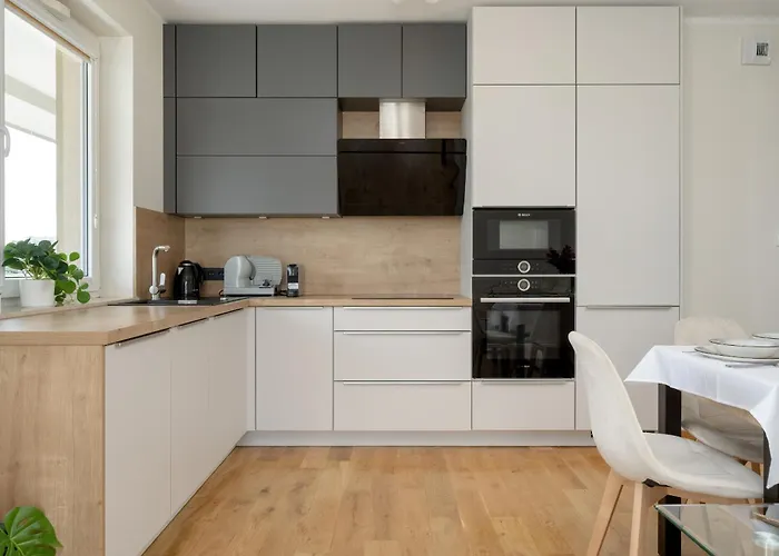 Exceptional With Parking For 6 Guests By Renters * Breslavia