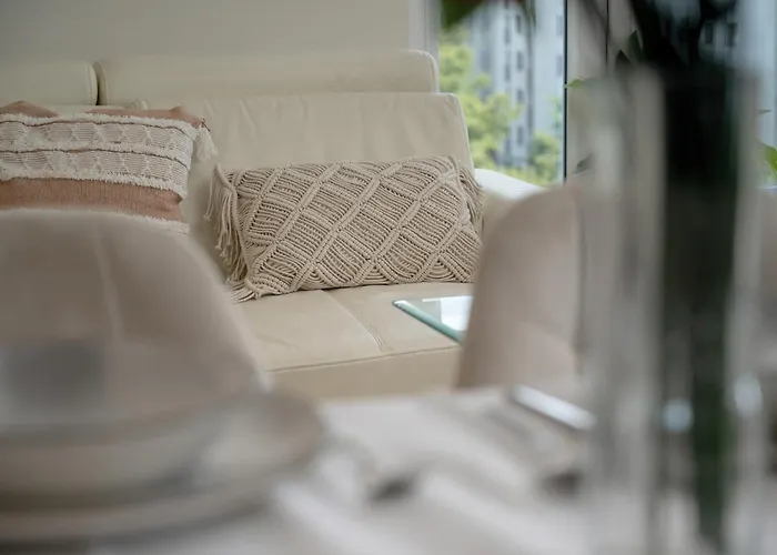 Exceptional With Parking For 6 Guests By Renters Breslavia