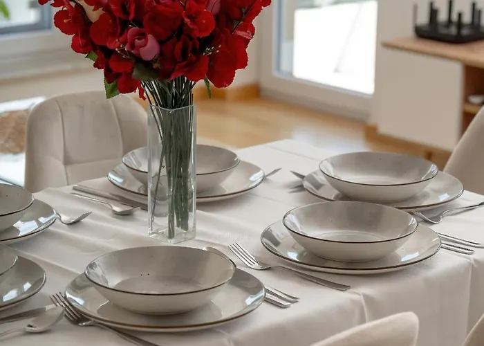 Exceptional With Parking For 6 Guests By Renters Appartamento Breslavia
