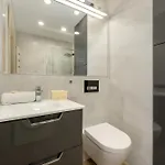 Exceptional With Parking For 6 Guests By Renters