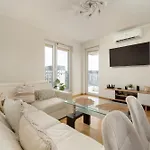 Exceptional With Parking For 6 Guests By Renters * Breslavia