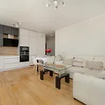 Exceptional With Parking For 6 Guests By Renters *