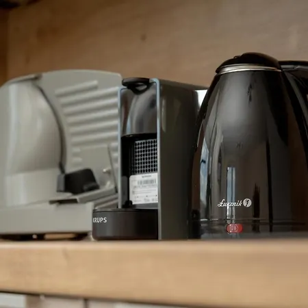 Exceptional With Parking For 6 Guests By Renters *