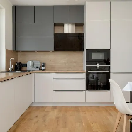 Exceptional With Parking For 6 Guests By Renters * Wroclaw