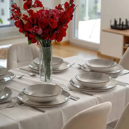 Exceptional With Parking For 6 Guests By Renters Apartment Breslau