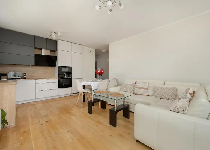 Exceptional With Parking For 6 Guests By Renters *